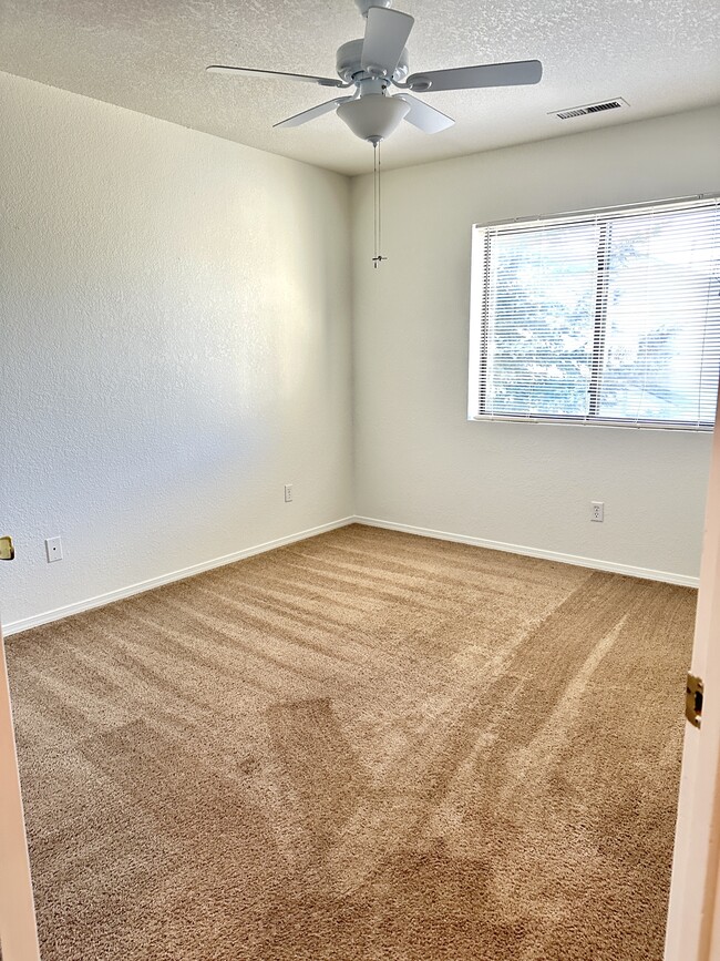 Building Photo - 3032 W Easterday Ln
