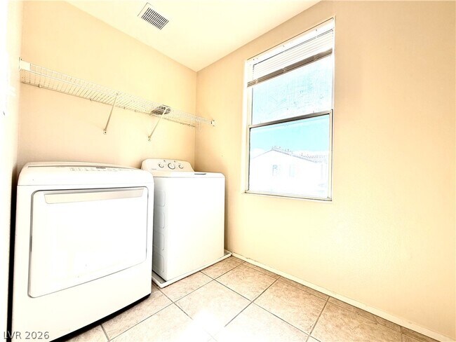 Building Photo - 890 Sheerwater Ave