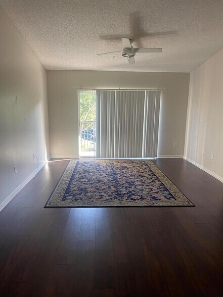 Building Photo - 400 Crestwood Ct N