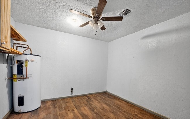 Building Photo - 604 Fegan St