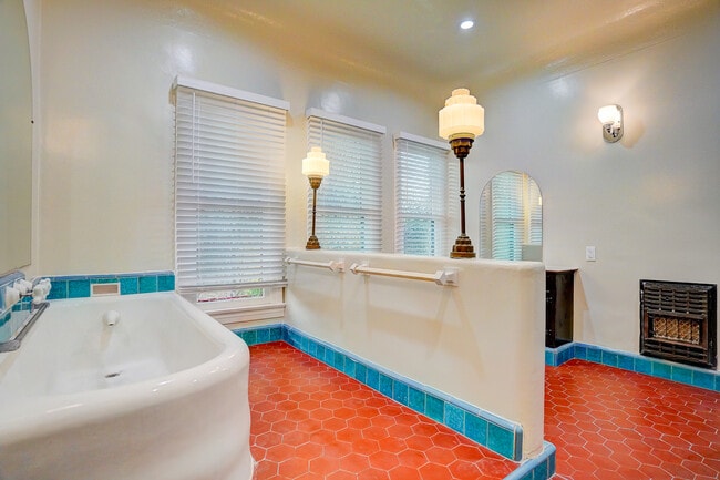 Building Photo - 479 Gaviota Ave