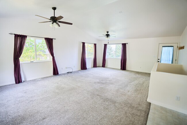 Building Photo - 850 E 550 S