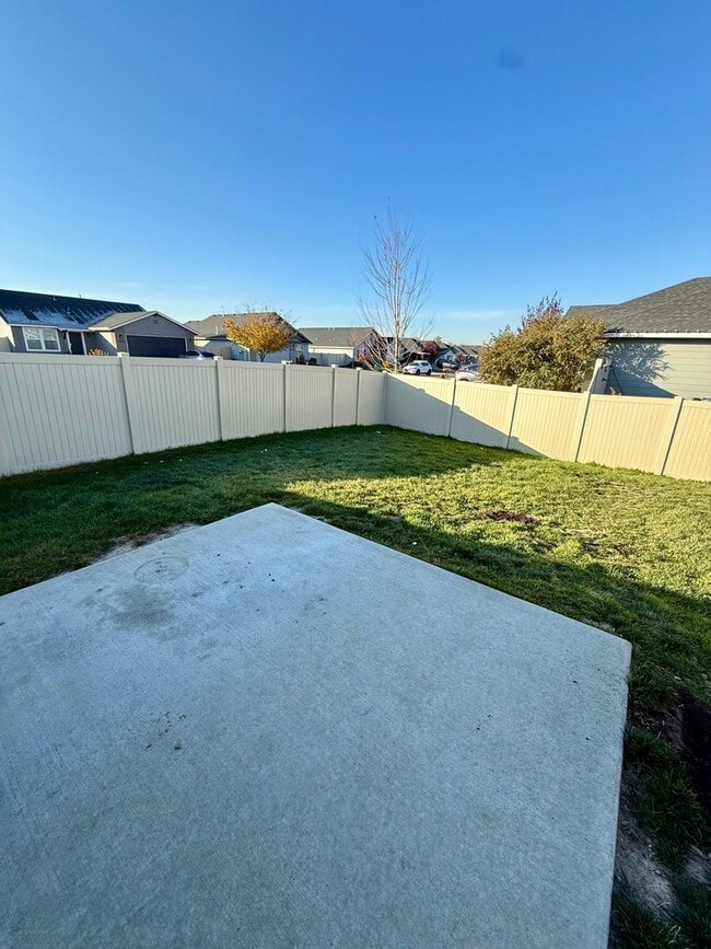 Building Photo - Great location, 3 bedroom two bath home for rent.