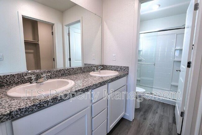 Building Photo - 2097 Shady Tree Cir