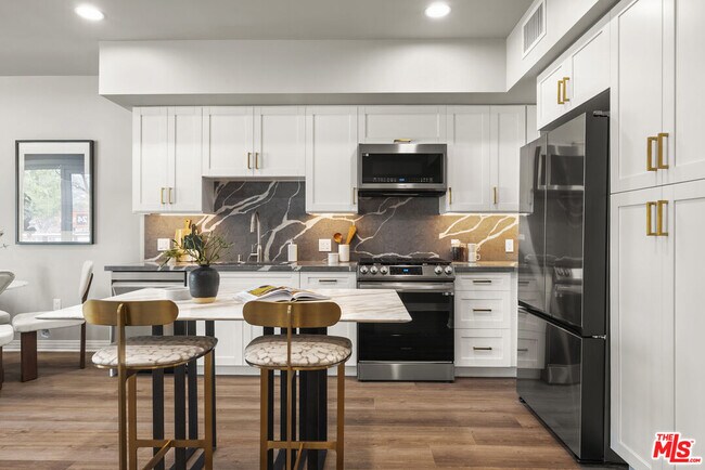 Building Photo - 7428 Santa Monica Blvd