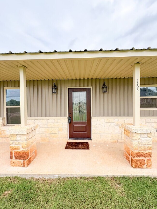 Building Photo - 1105 E Navarro-