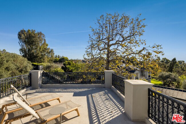 Building Photo - 28600 Pacific Coast Hwy