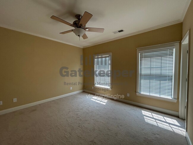 Building Photo - 106 Lexington Village