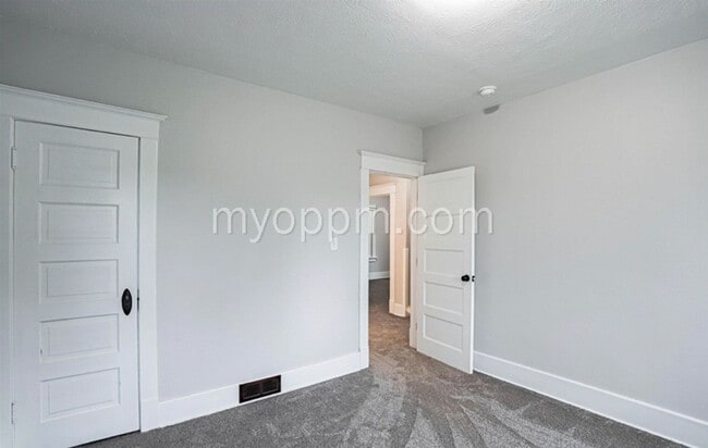 Building Photo - 1512 Binney St