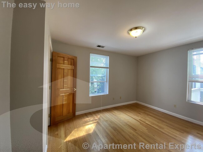 Building Photo - Cambridgeport 3 bedroom