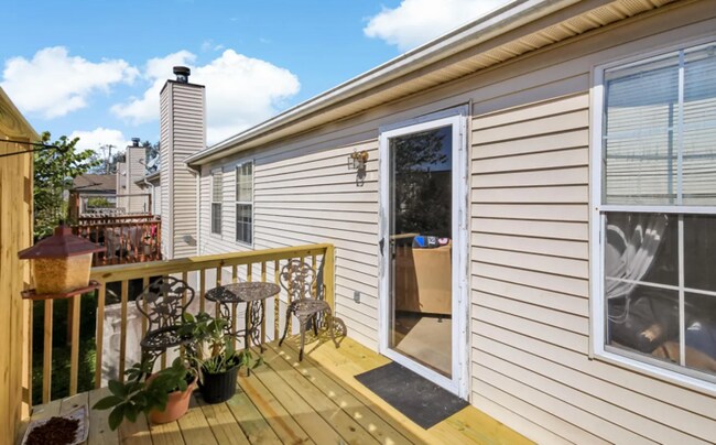 Building Photo - Great condo coming soon! Available 8/21