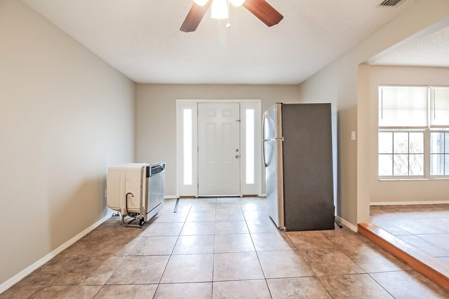 Building Photo - 8244 Yolanda Ct