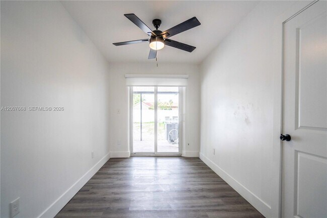 Building Photo - 725 81st St