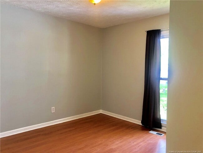 Building Photo - 694 Dowfield Dr