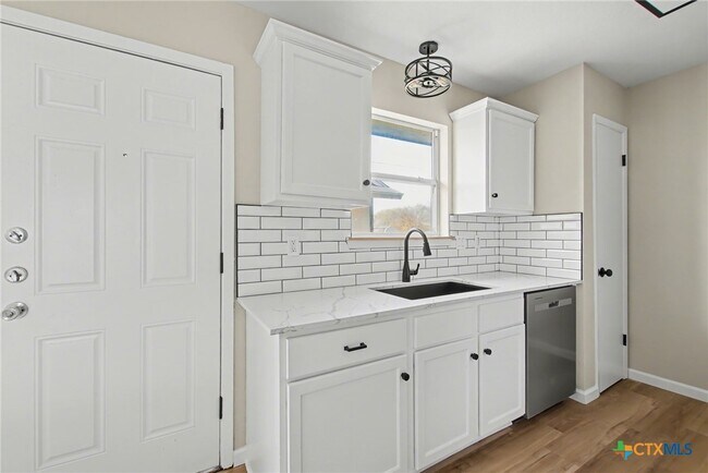 Building Photo - 2701 Cross Timber Dr