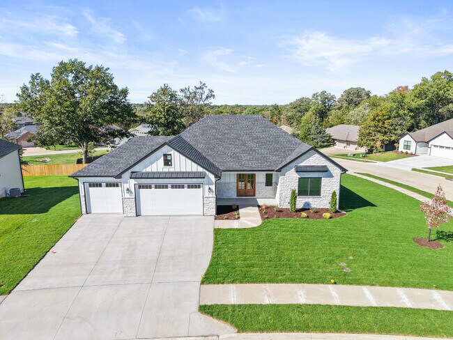 Building Photo - 5201 Buttercup Dr