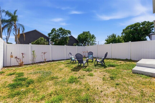 Building Photo - 3902 W Everett Ave