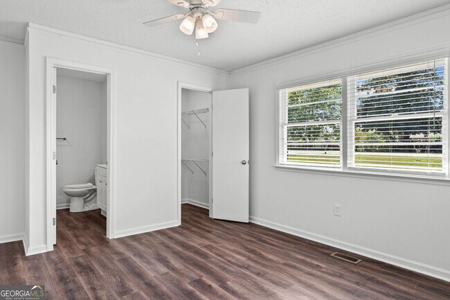 Building Photo - 215 Lagrange St