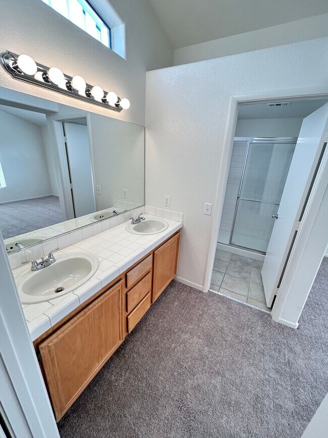 Building Photo - Welcome Home! Charming 3 Bedroom, 2 Bath, ...