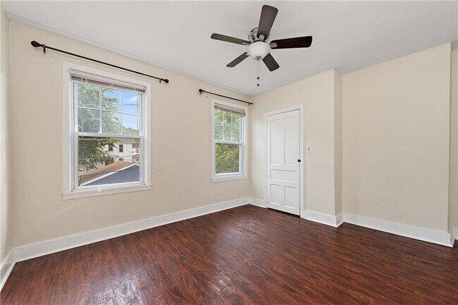Building Photo - 318 Sprott Way