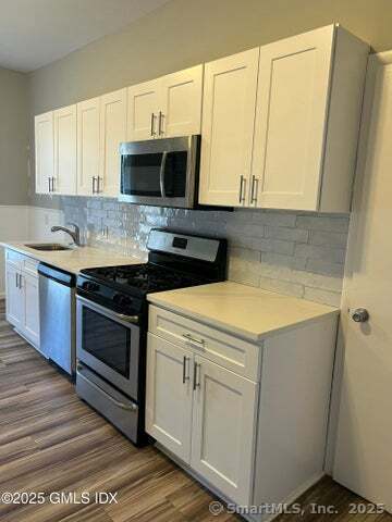 Building Photo - 300-302 Soundview Ave