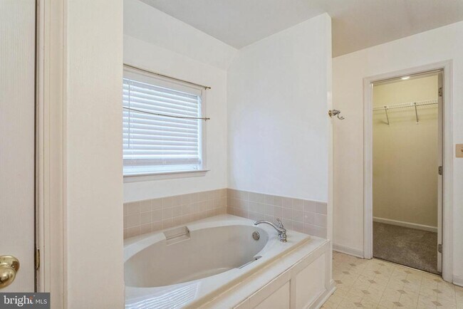 Building Photo - 14610 Balsam Ct