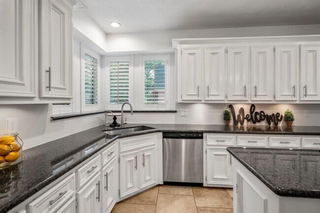 Building Photo - 16814 Windypine Dr