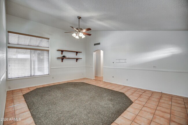 Building Photo - 815 E Calle Del Norte