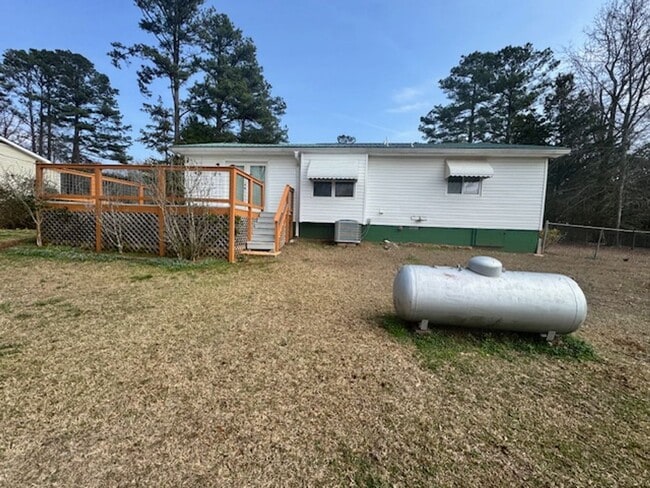 Building Photo - 105 N Lake Dr