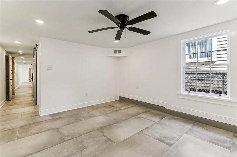 Building Photo - 623 Seguin St