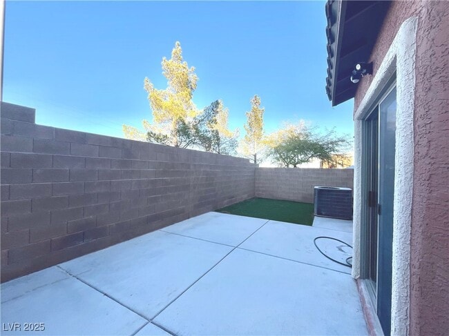 Building Photo - 10658 Little Horse Creek Ave