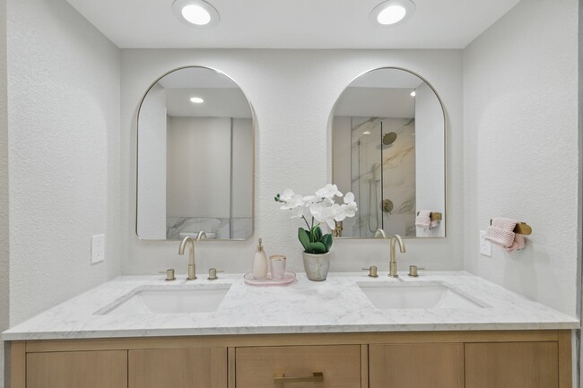 Building Photo - Luxury 5-Bedroom Retreat with Pool & Game Room