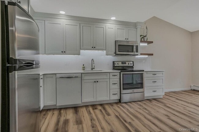 Building Photo - 21 Crater Lake Dr