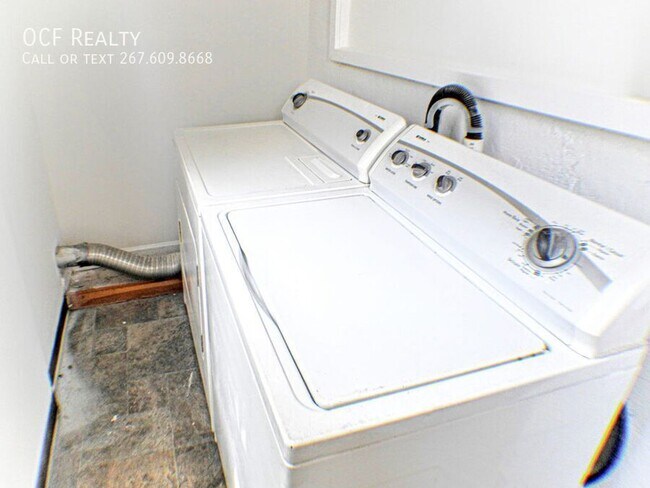 Building Photo - 1535 S Hicks St