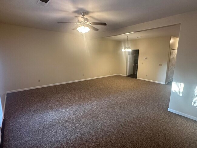 Building Photo - 2005 River Ridge Rd