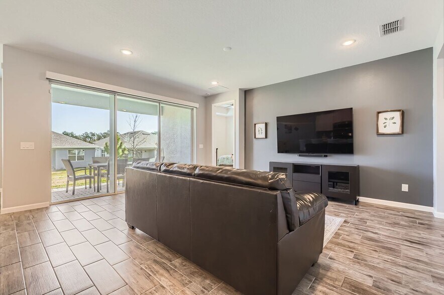 Building Photo - 2372 Sirena Ln