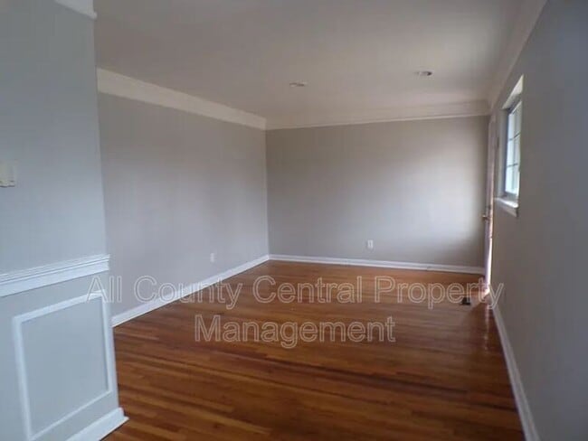 Building Photo - 1657 18th Way SW