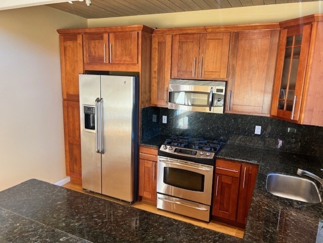 Building Photo - 880 Larkspur Dr