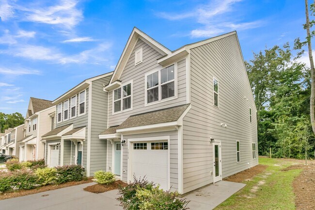 Building Photo - 1010 Crescent Cove Lane
