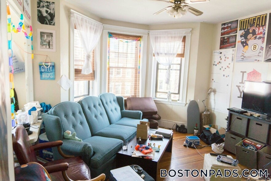 Building Photo - 56 Queensberry St