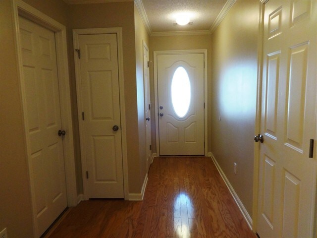 Building Photo - 2013 Cripplecreek Dr