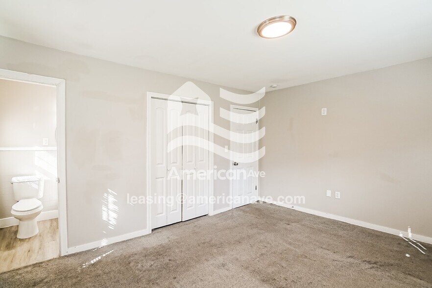 Building Photo - 324 Barnes St