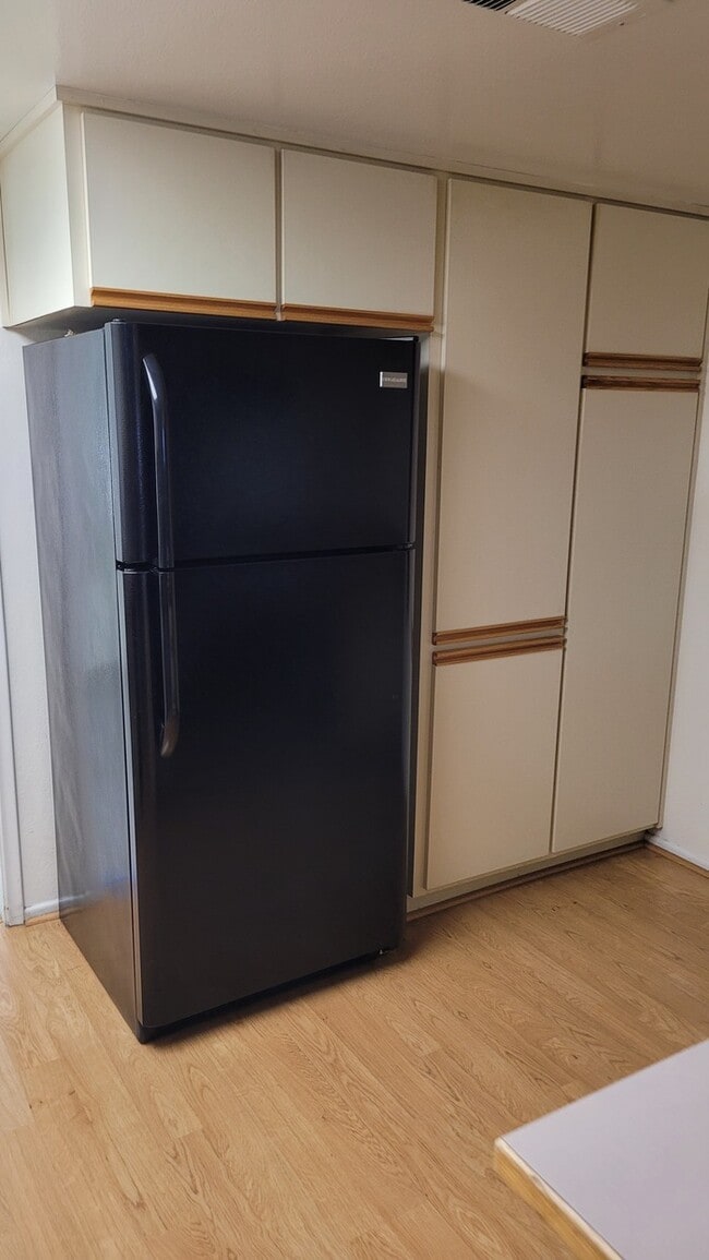 Building Photo - Freshly painted 3/2 house for rent near Cactus and SR51-MM