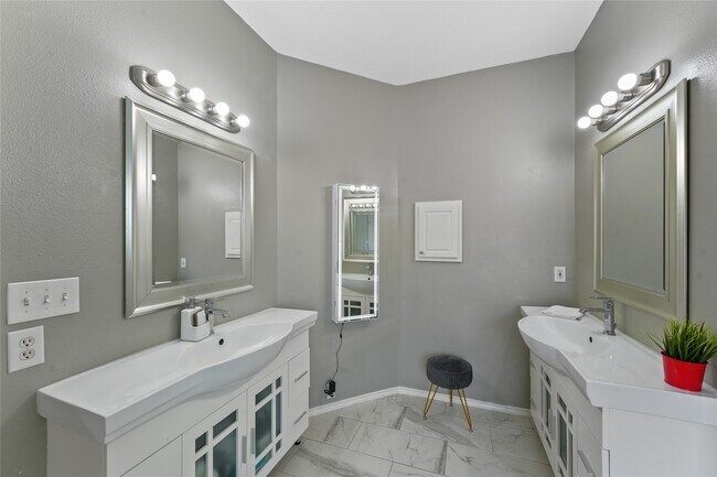 Building Photo - 10522 Badger Canyon Dr