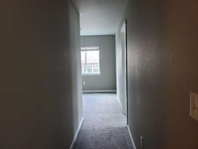 Building Photo - 6906 Delaney Ln NE