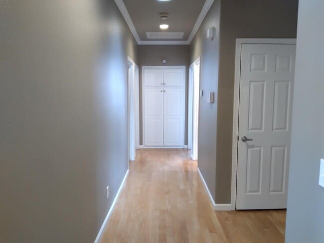 Building Photo - 553 W Fallbrook Ave