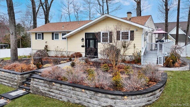 Building Photo - 5 Indian Dr