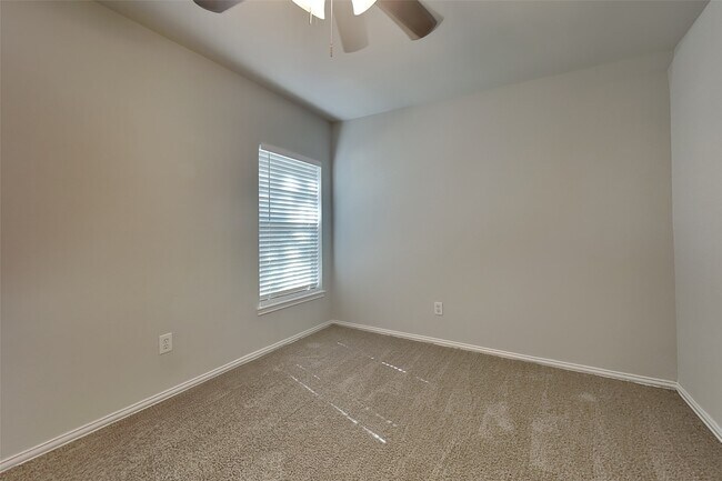 Building Photo - 4012 Cedarwood Dr