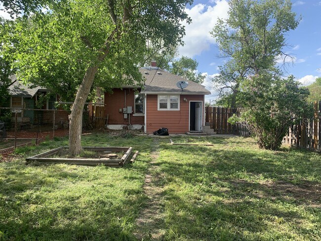 Building Photo - 701 W 24th St