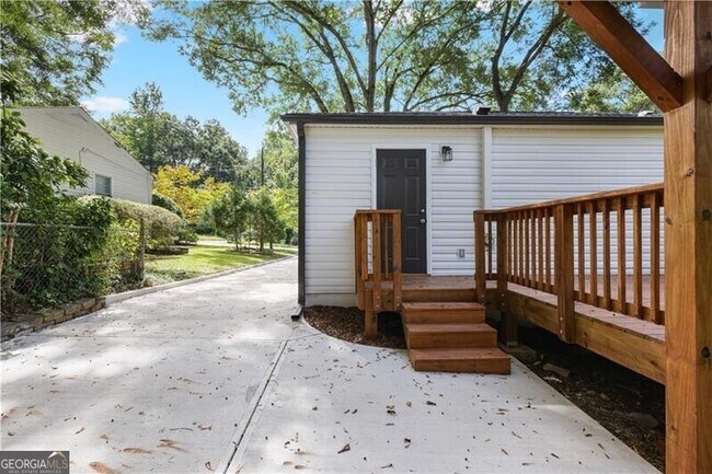 Building Photo - 1967 Sumter St NW